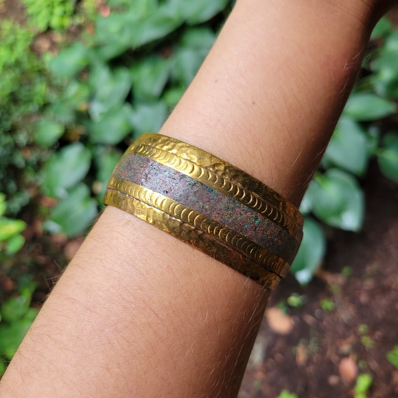 *RARE* Vintage Designer Celia / Andrea Harms Hammered Brass Cuff Bracelet - Picture 5 of 16